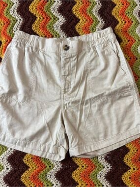 Wonderly Flat Front Shorts in Light Beige